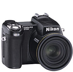 Nikon Coolpix 5700. Vista anteriore